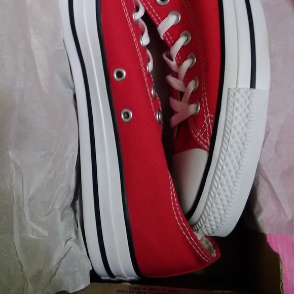 Converse red low - limited sizes - new in box - Picture 4 of 6
